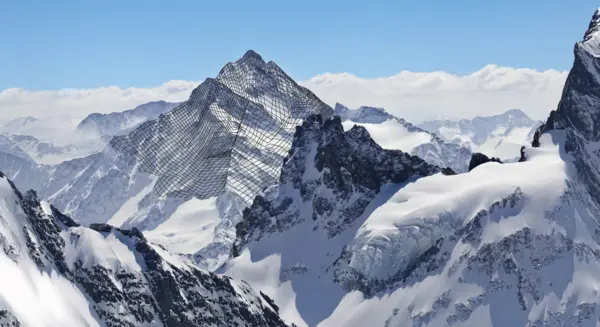 Gebirgslandschaft mit digitalem Geländemodell zur Visualisierung von Terrain- und Höhendaten