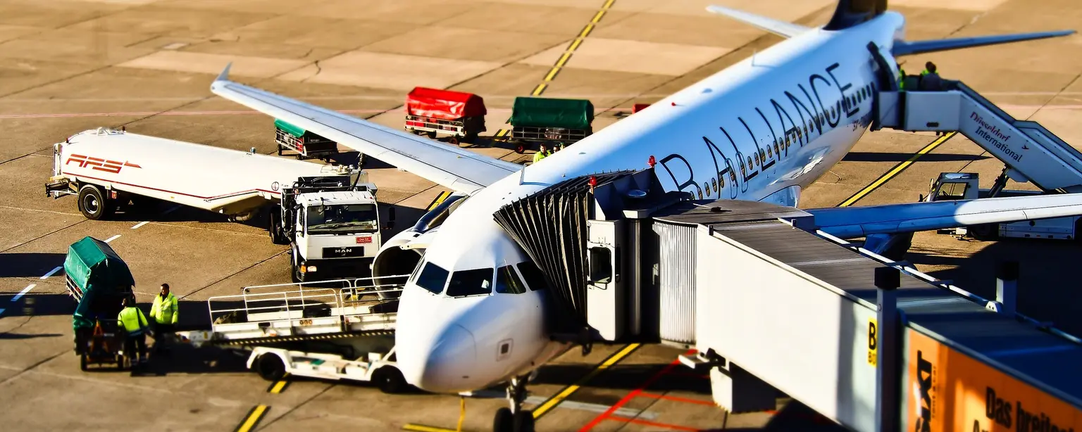 airport-1105980_1920.jpg