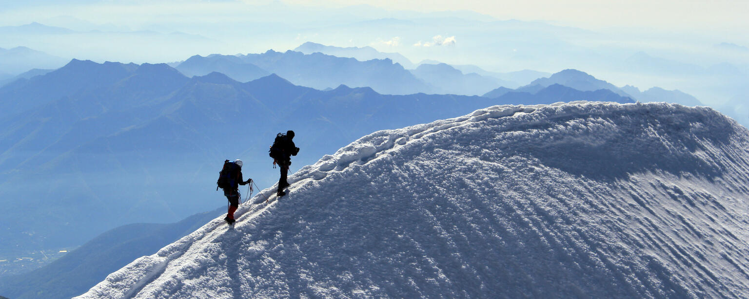 Two mountaineers in the Swiss Alps (Photo: iStock/MGTS)