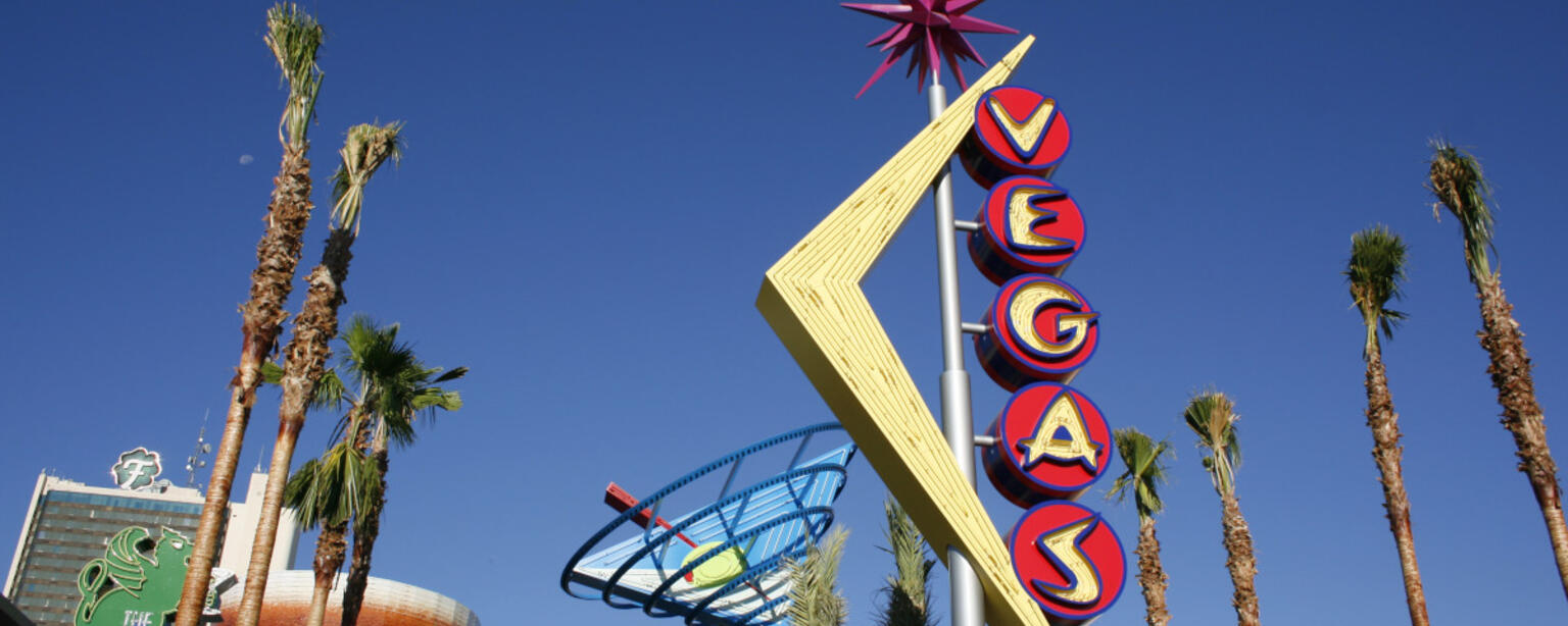 Palm trees and signs in Las Vegas where the NBAA-BACE 2024 takes place